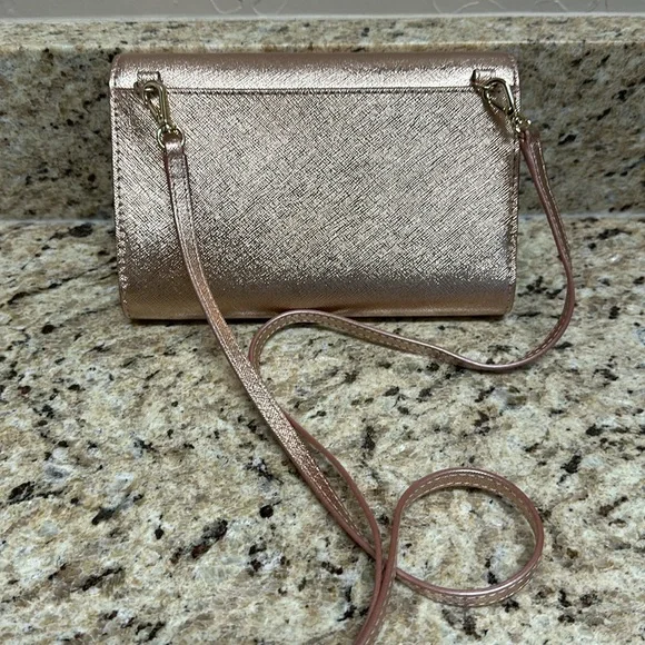 Kate Spade cross body rose gold purse snaps closed with cc spaces and zip pocket - Picture 3 of 3